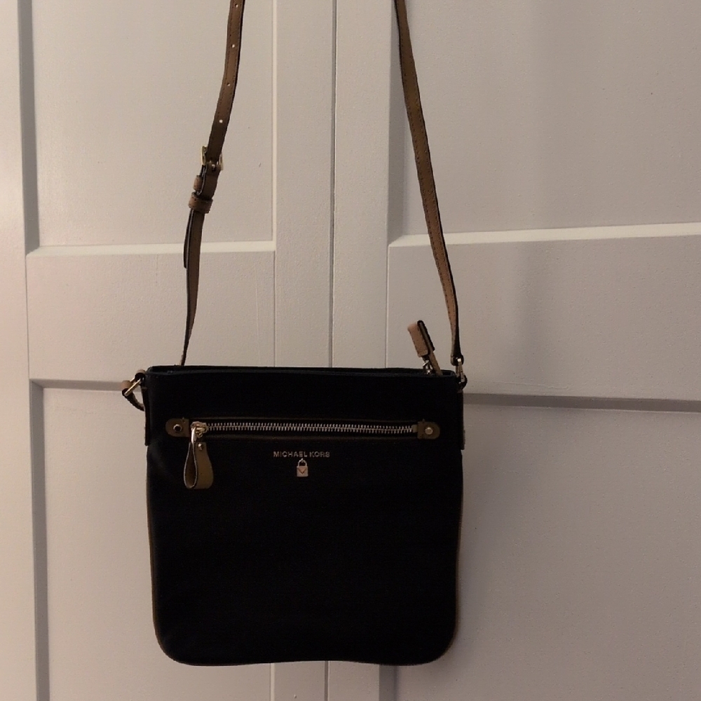 Michael Kors Navy Blue Cross Body Bag with Gold Details NWOT - Picture 2 of 16